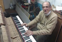 Un oficio fuera de lo común: ¿Cómo trabaja un afinador y reparador de pianos?