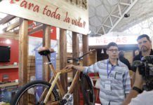 La primer bici de madera en Córdoba fue fabricada por Maderas Nativas