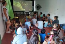 Chicos y grandes disfrutaron del cine móvil en el Centro Vecinal La France
