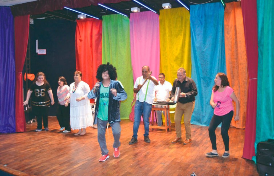 Día Mundial del Teatro: un “Taller de Teatro Talentos Especiales” en zona norte