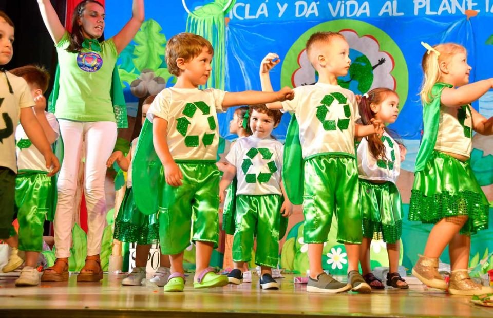En el Jardín Pinceladas de B° Marqués, los niños cuidan el medio ambiente
