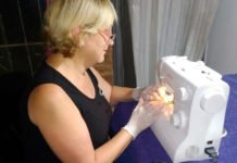 Vecina de B° Poeta Lugones encontró en la confección de barbijos una fuente de ingreso Liz-fabrica-barbijos