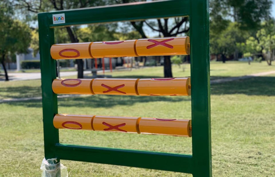 La Plaza de la Amistad de B° Ampliación Poeta Lugones cuenta con juegos nuevos