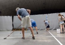 Jugadores, padres, profes y dirigentes pintan el Club Poeta