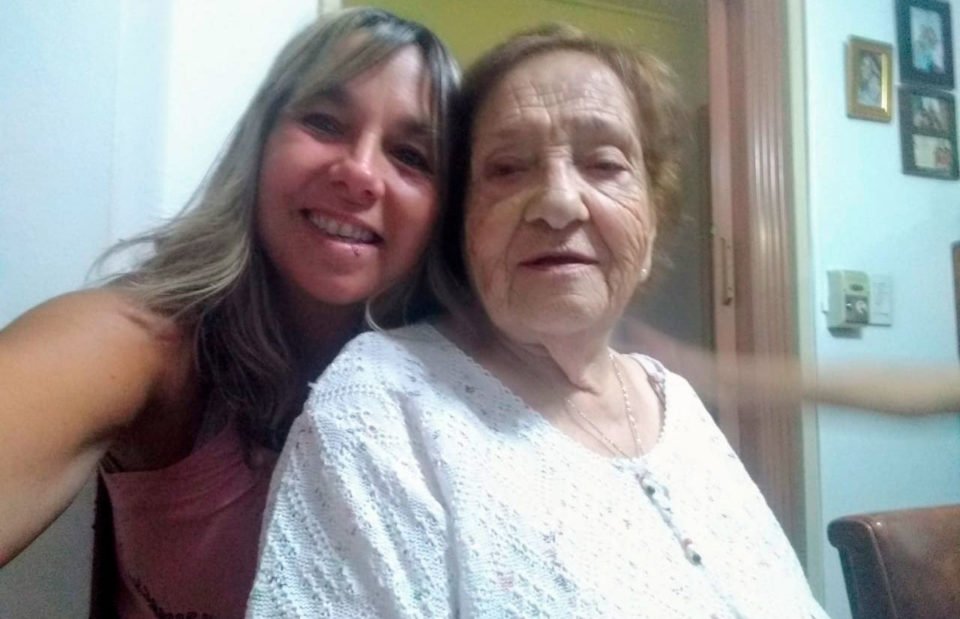 Aurora tiene 94 años y desde el Geriátrico, confecciona barbijos para donar a Hospitales