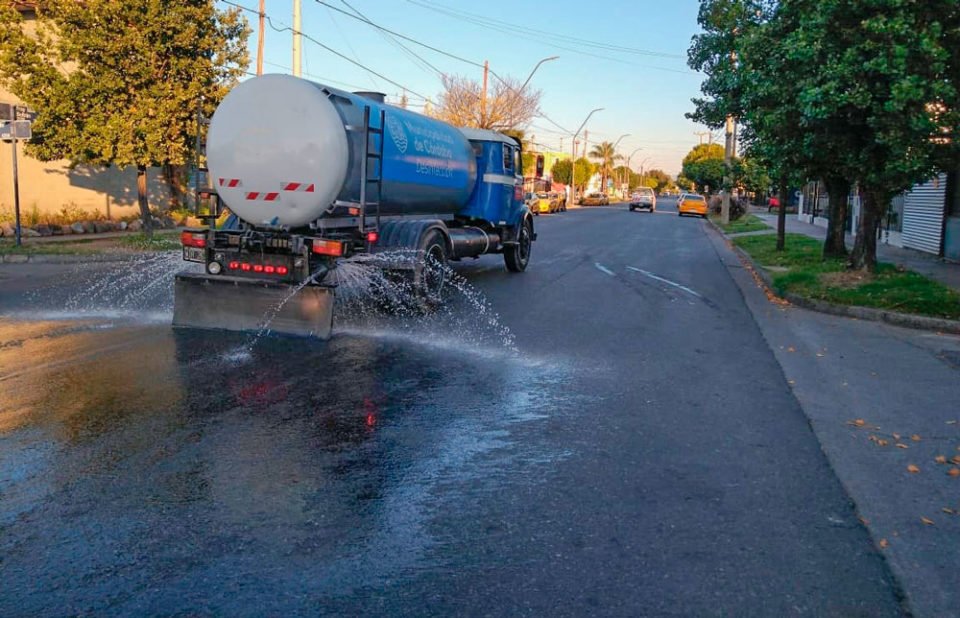 Coronavirus: desinfectaron con lavandina las calles de la zona norte