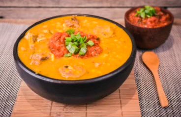 ¿Cómo preparan el locro en Casa Criolla para celebrar el 1° de mayo?