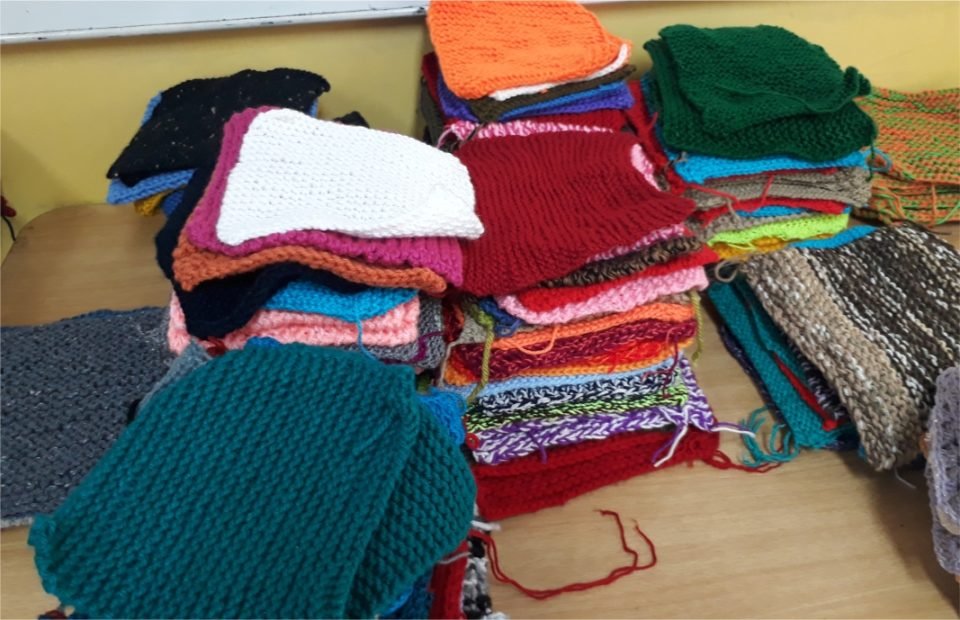 Tejé cuadraditos de lana y ayudá a confeccionar mantas para donar