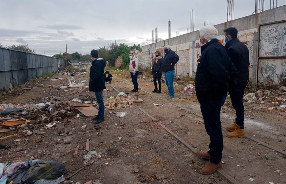 “Estamos limpiando basurales pero a los pocos días vuelven a arrojar todo tipo de basura”