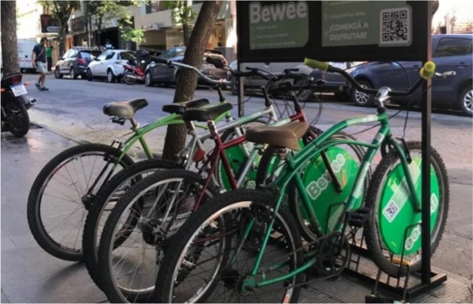 Prestan bicis a personas que brindan servicios esenciales durante la cuarentena