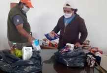 El centro vecinal de Santa Cecilia reparte alimentos a los vecinos más necesitados