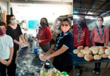 Scouts de B° San Martín hornean panes para el merendero de la Fundación Un Litro de Leche por Mes