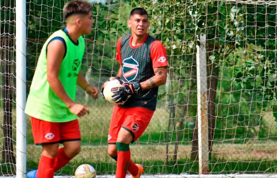 “Tenaza” Moyano: El arquero que defiende y ayuda a los más necesitados