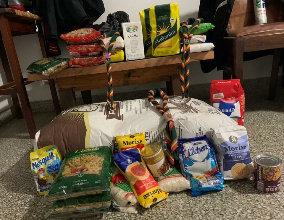 El Grupo Scout Granaderos de San Martín recolecta alimentos para ayudar a un Comedor