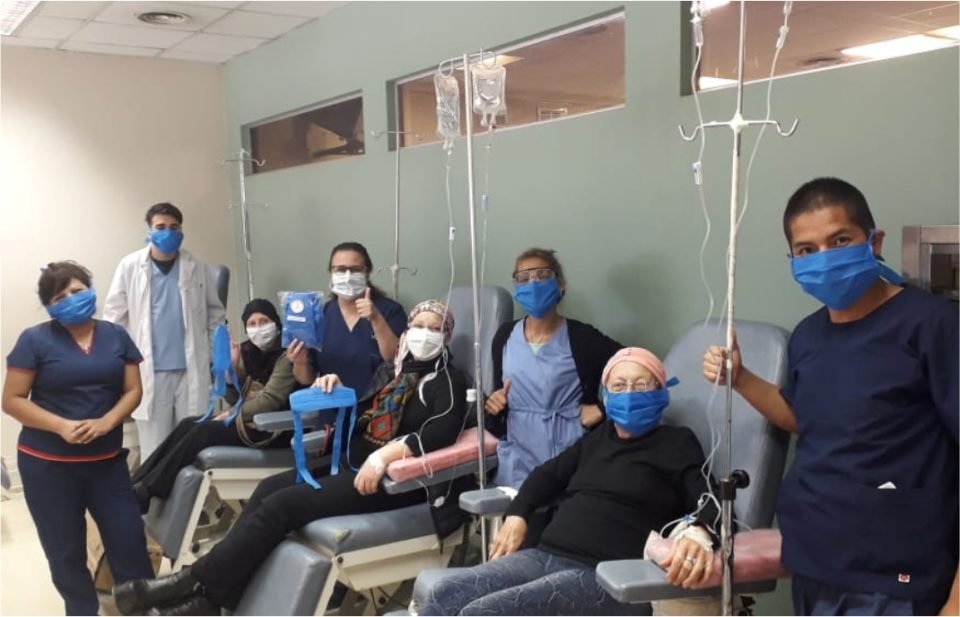 Las “Guapas Mami Hockey” entregaron de manera gratuita barbijos y batas a Hospitales