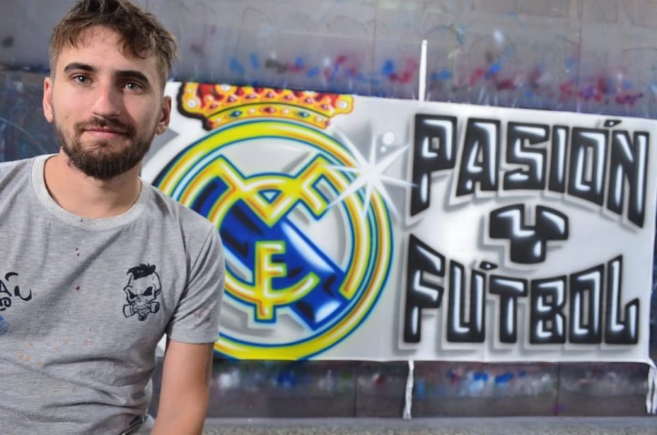 “Cuando hacemos las banderas, lo que más disfrutamos son las historias de los hinchas”