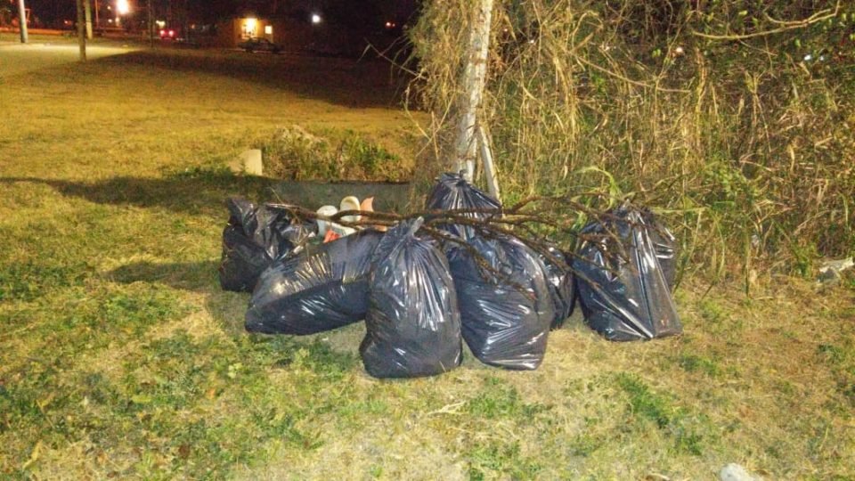 Vecinos de Spilimbergo Norte limpiaron el canal del barrio por su propia cuenta