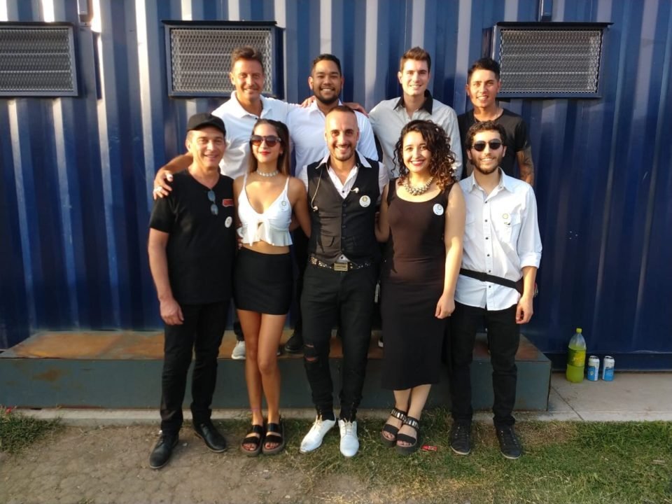 Sábado a la noche… A bailar con el mini recital de Sentidos Latin Pop