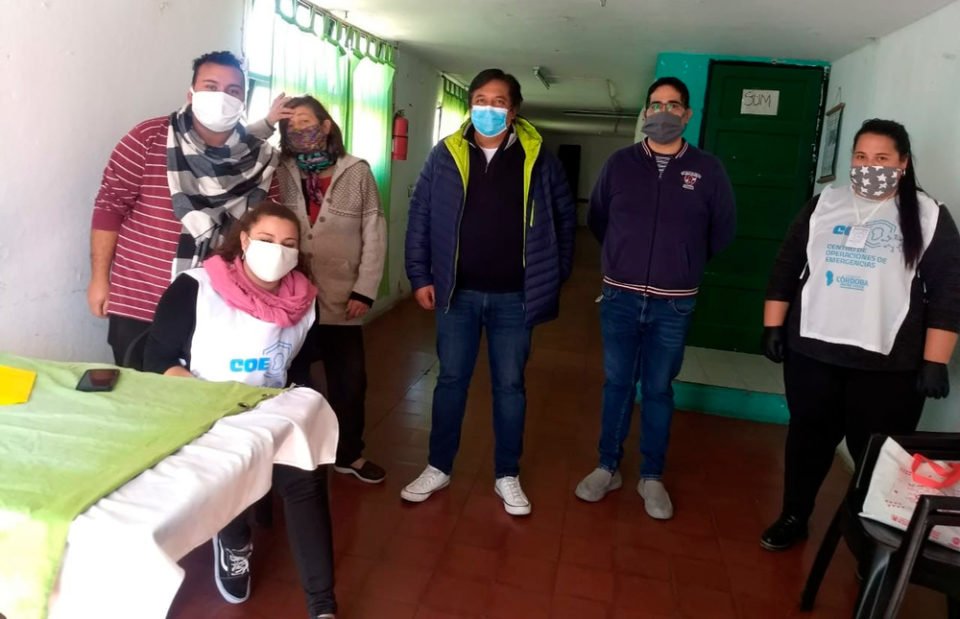 Cerca de 200 personas fueron vacunadas ayer en el Centro Vecinal La France