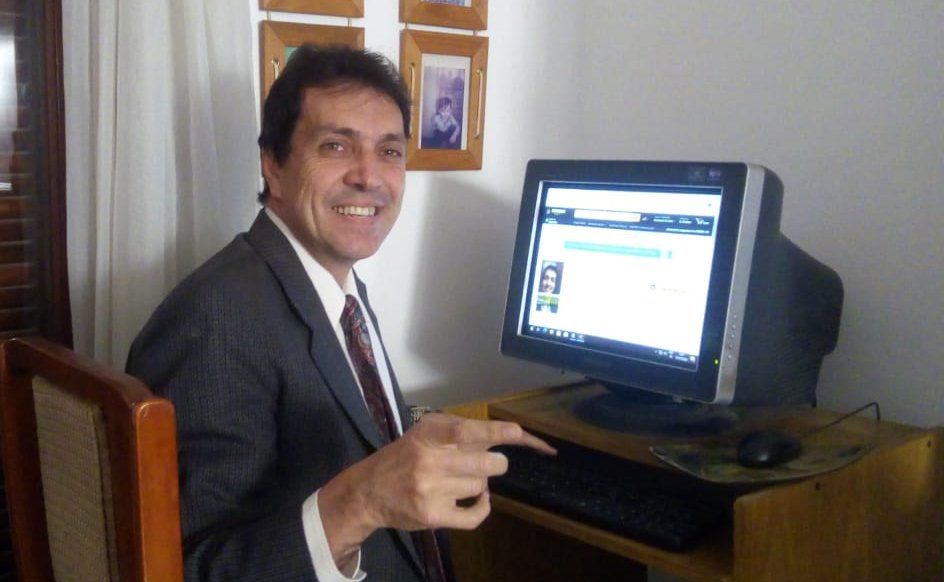 Vecino de B° Poeta Lugones escribió un libro electrónico de cuentos cortos