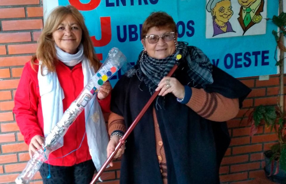 Desde un centro de jubilados de Córdoba impulsan la creación de un bastón inteligente