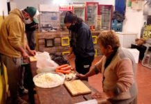 En el club Huracán cocinan para los que más lo necesitan