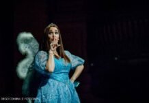 Teatro La Llave vende su colección de vestuarios para subsistir