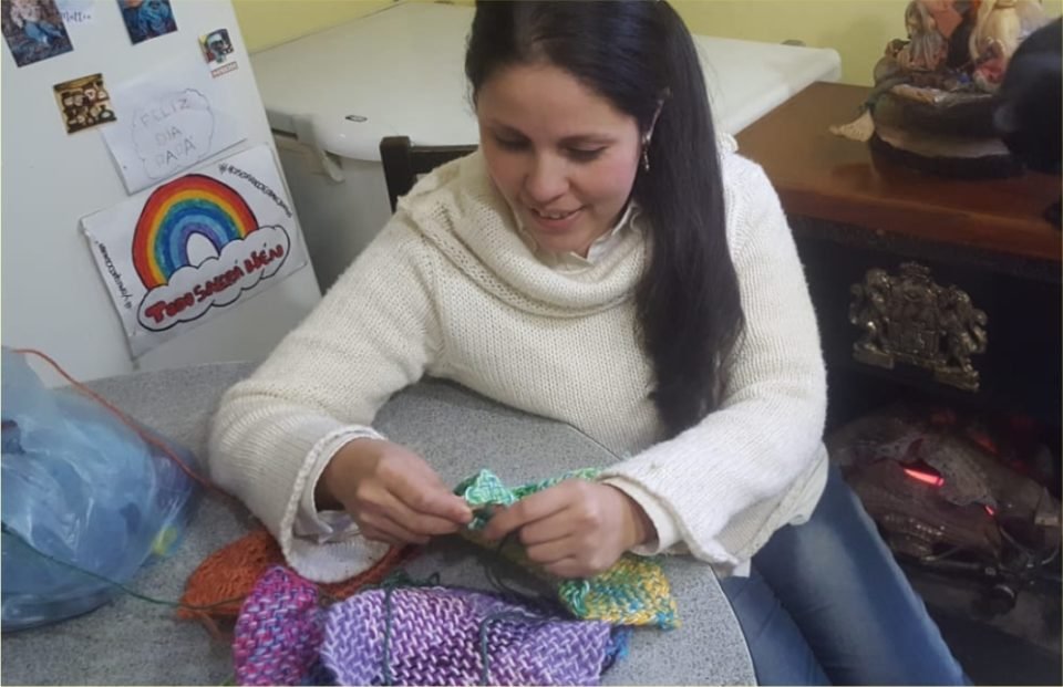 El Centro Vecinal Zumarán te invita a tejer “cuadraditos de lana” que abrigan