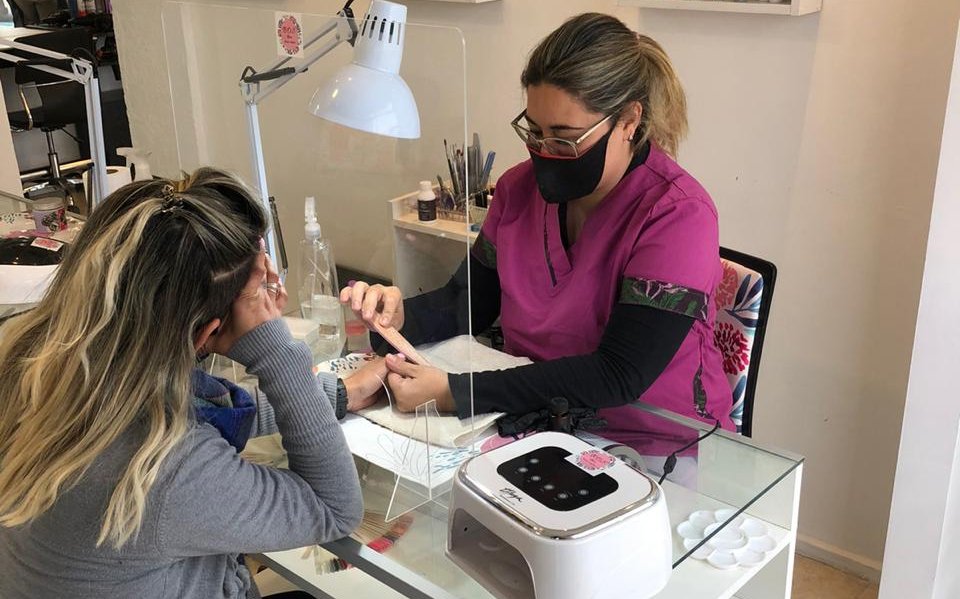 Ahora con B.O.S., en Peluquería Tendencias brindan belleza de manos y uñas
