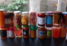 Alumnos del Instituto Juvenilia cocinaron pan y mermelada para donar