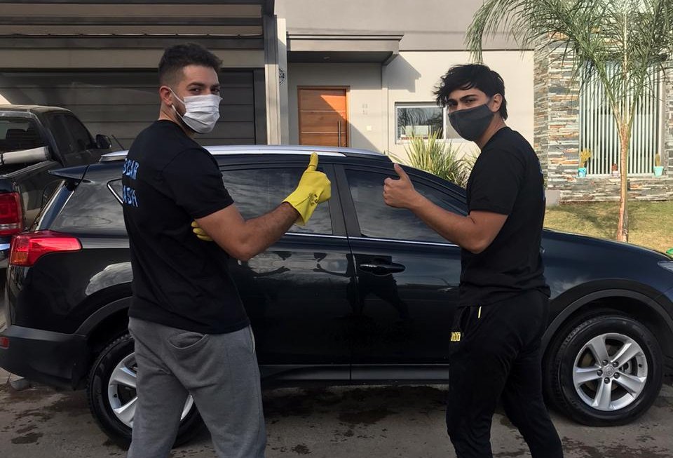 Quedate en casa, ahora la Zona Norte tiene un lavadero de autos a domicilio