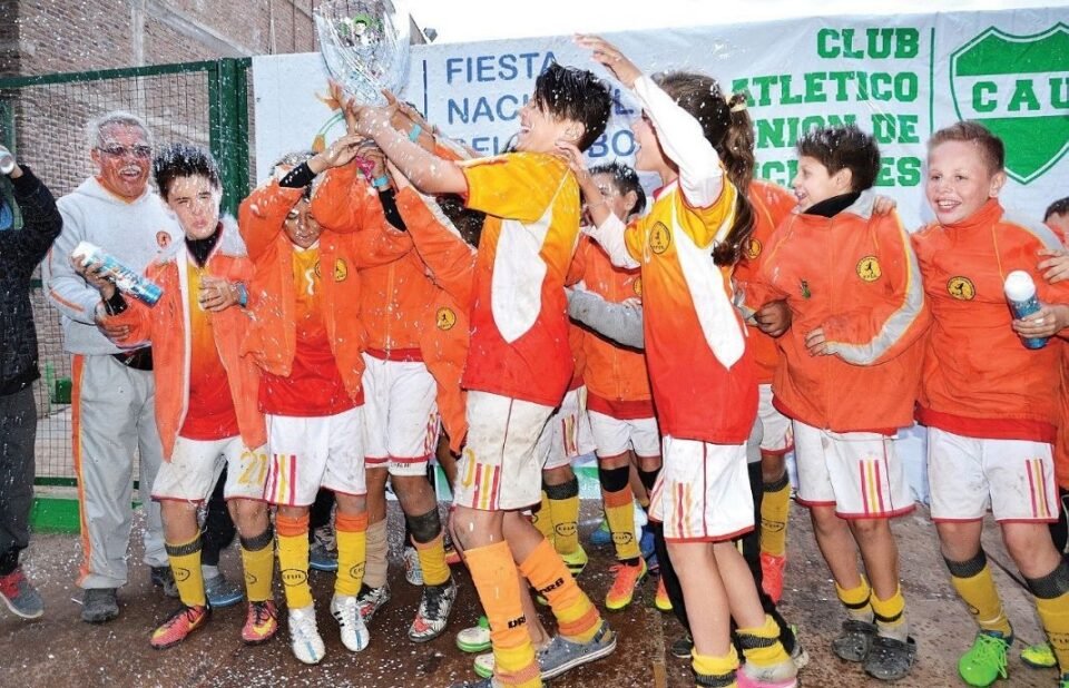Hace 4 años atrás, la categoría 2005 de EFUL gritaba campeón de la Copa de Oro en Sunchales