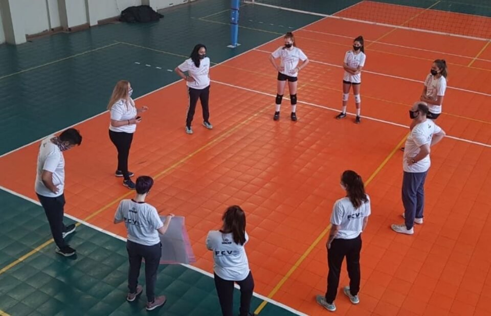 El club Poeta Lugones formó parte de un torneo solidario e internacional de Minivoley y Sub 12