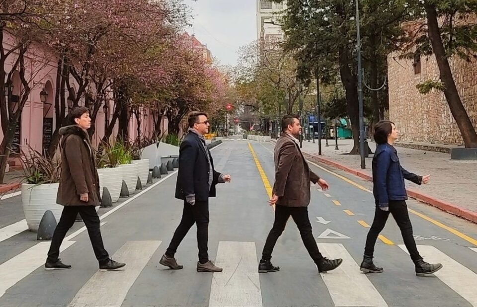 Con ustedes… Los Albañitles: Los Beatles “cordobeses”