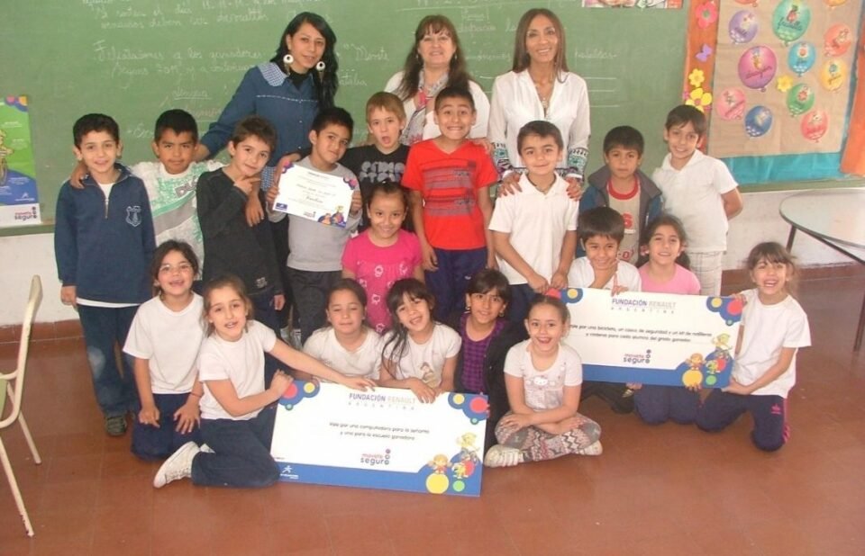 En 2011, alumnos del Mahatma Ghandi ganaron un concurso sobre “Seguridad Vial” organizado por Renault