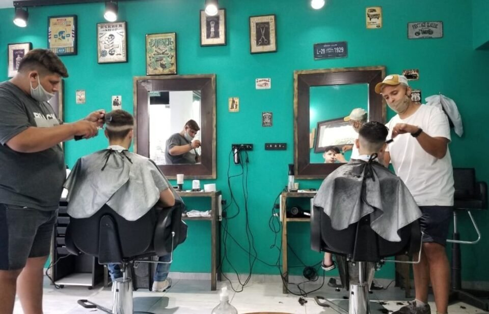 Barberos solidarios realizarán un corte a cambio de donaciones para los comedores de la zona