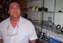 Día del Relojero: “Lo que más me apasiona es reparar los relojes antiguos, tanto de pulsera como los de pared” Relojero