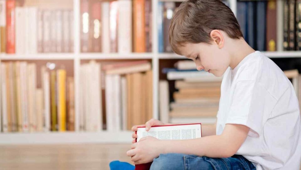 Las familias de la Fundación “Un litro de leche” ya pueden disfrutar de la biblioteca móvil