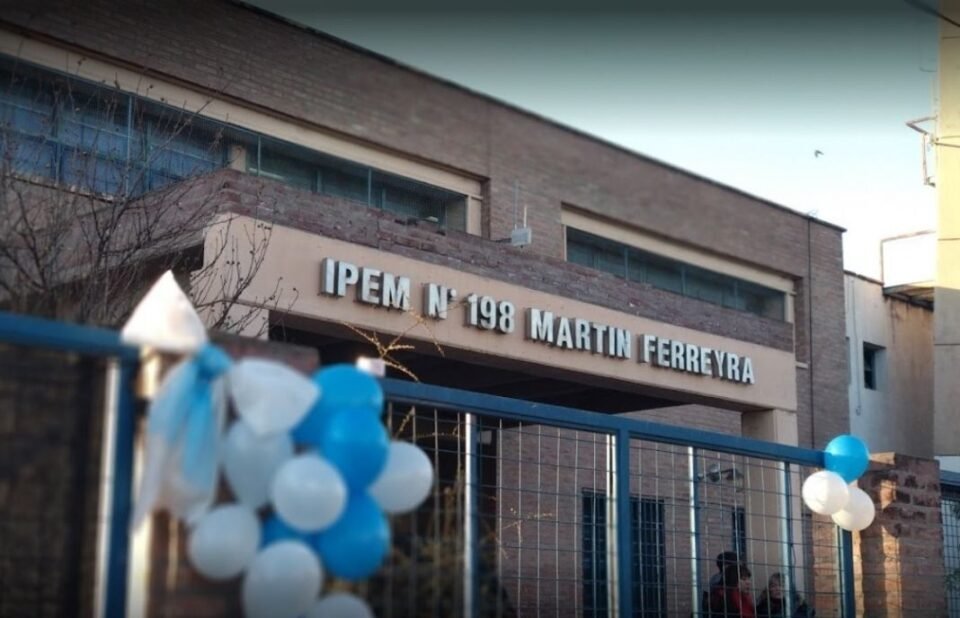 Jueves Retro… La Escuela “Martín Ferreyra” de B° Poeta Lugones cumplió 30 años de vida