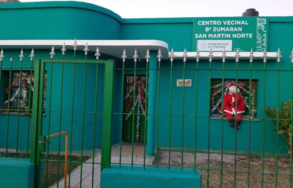 Campaña Navideña: El Centro Vecinal Zumarán recibe donaciones de pan dulce y budines