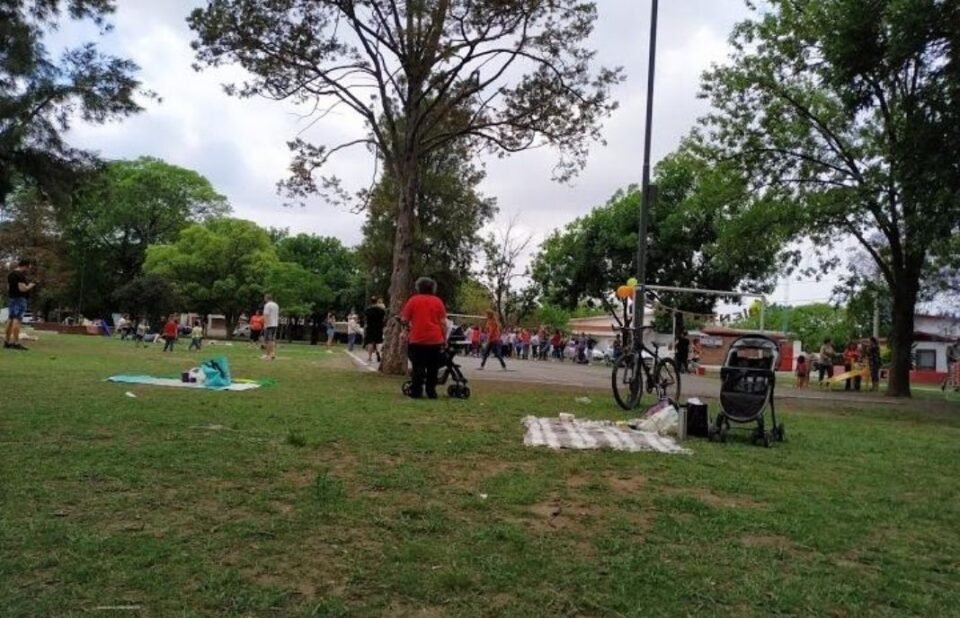 Vecinos emprendedores de B° Marques de Sobremonte organizaron una Feria Artesanal