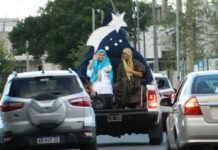 El pesebre viviente móvil de la Parroquia Santa María de la Paz recorrió los barrios del sector