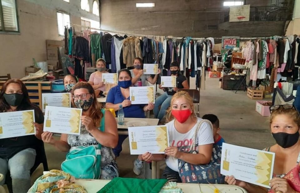 “OMAS”: la organización de mujeres inauguró un taller textil sustentable