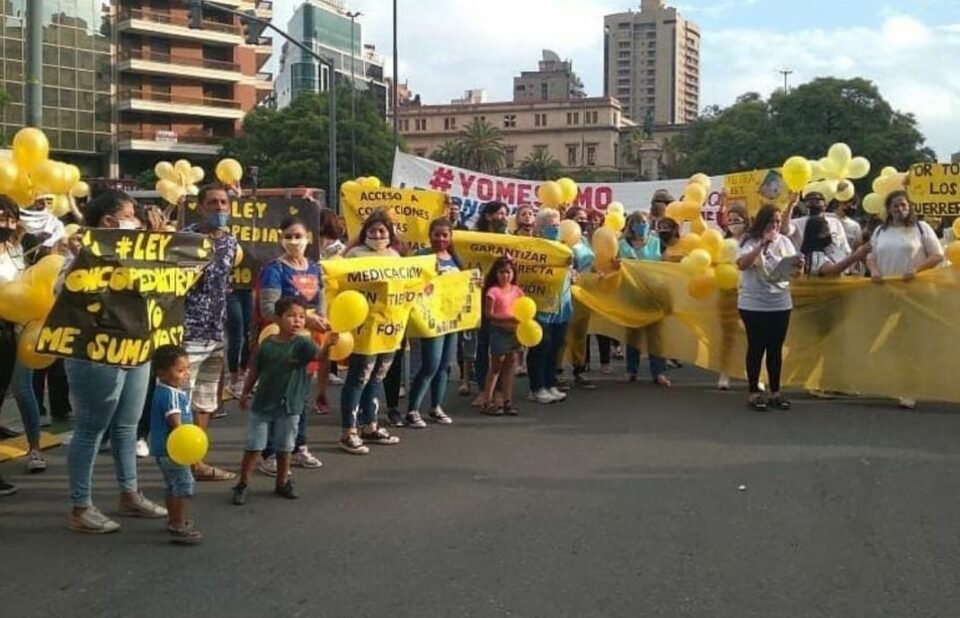 Córdoba se pintó de dorado en el Día Internacional del Cáncer Infantil