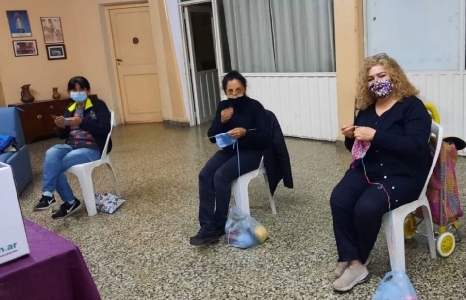 Se realizó la jornada de tejido en la Parroquia San Fermín de B° Los Paraísos