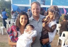 Se quedaron sin trabajo por la pandemia y salieron a flote vendiendo pastelitos