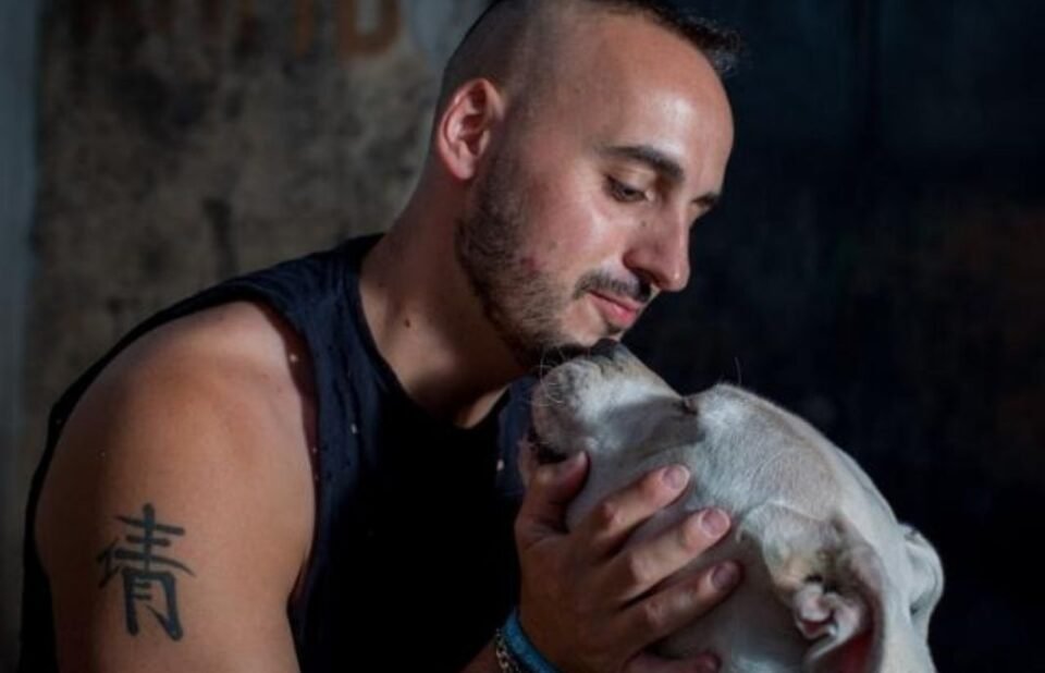 “Sumate al rescate”: Salvó a 700 perros y su casa será rematada