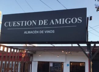 “Cuestión de amigos”, un almacén de vinos con todas las letras