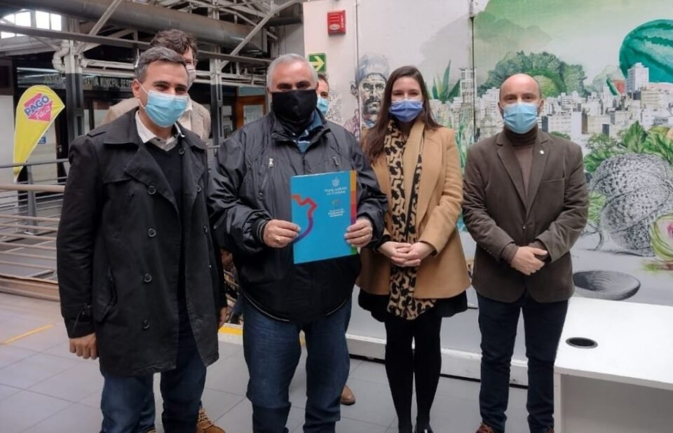 Centro Vecinal Los Paraísos: Entre el arreglo del baño, las tapas de cloacas del barrio y la revalorización de la Plaza Jauretche