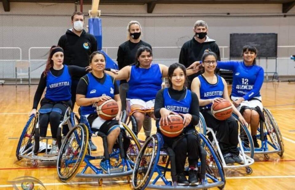 Luna Díaz entrenó con Las Lobas y sueña con jugar el Sudamericano